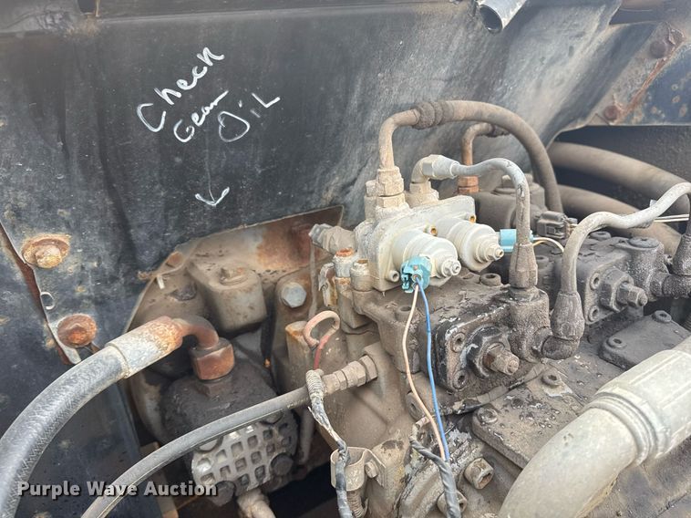 image for item EG7934 2005 John Deere 200C LC excavator