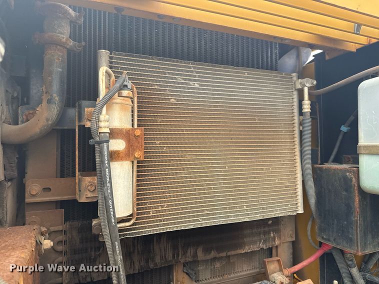 image for item EG7934 2005 John Deere 200C LC excavator