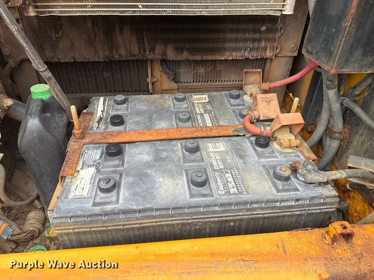 image for item EG7934 2005 John Deere 200C LC excavator