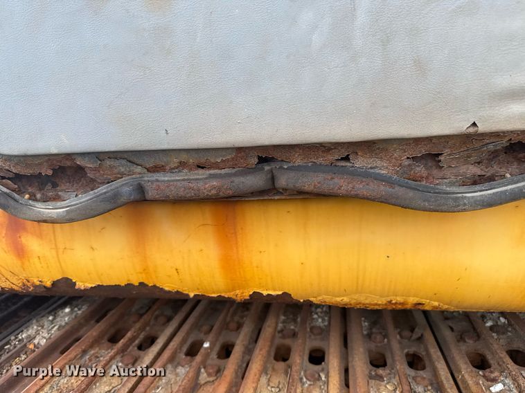 image for item EG7934 2005 John Deere 200C LC excavator