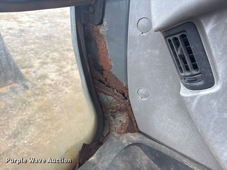 image for item EG7934 2005 John Deere 200C LC excavator