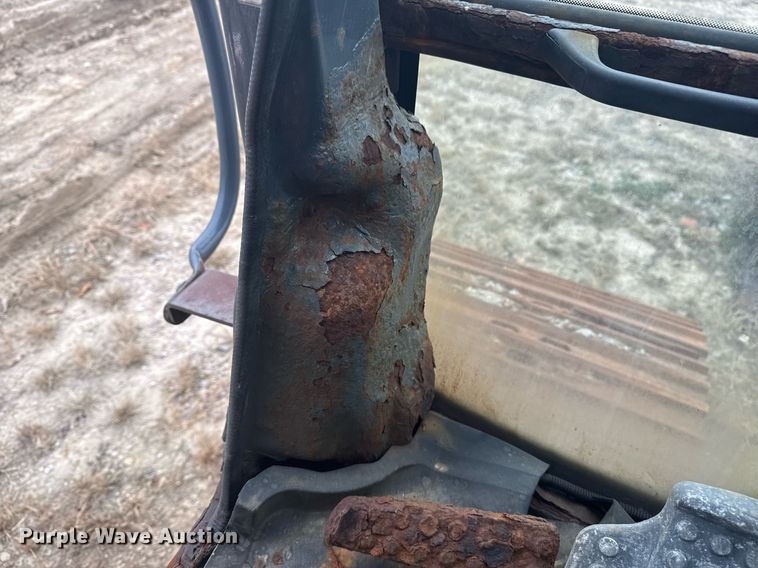 image for item EG7934 2005 John Deere 200C LC excavator