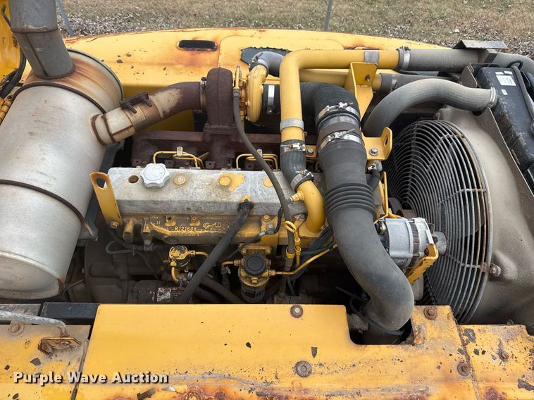 image for item EG7934 2005 John Deere 200C LC excavator