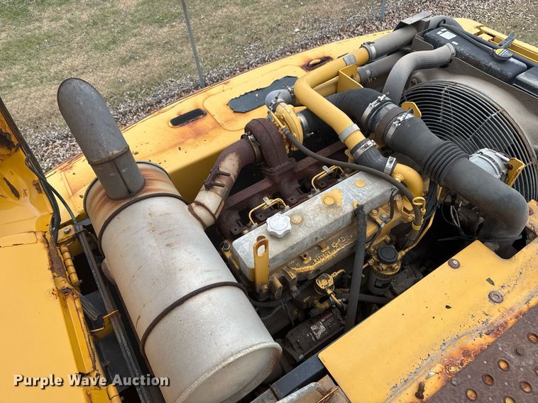 image for item EG7934 2005 John Deere 200C LC excavator