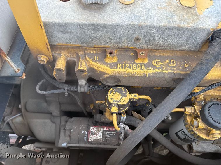 image for item EG7934 2005 John Deere 200C LC excavator