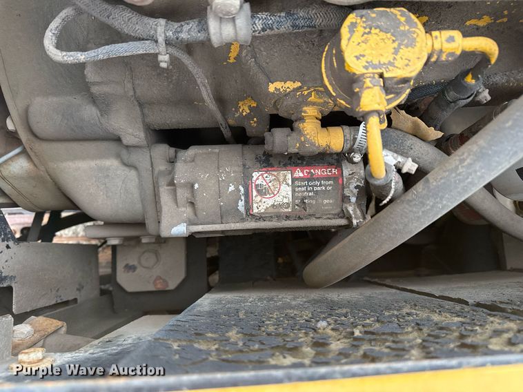 image for item EG7934 2005 John Deere 200C LC excavator