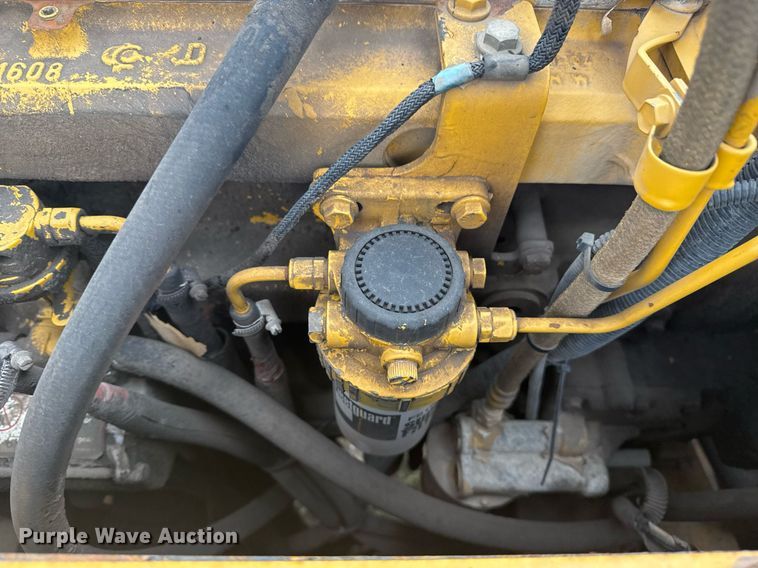 image for item EG7934 2005 John Deere 200C LC excavator