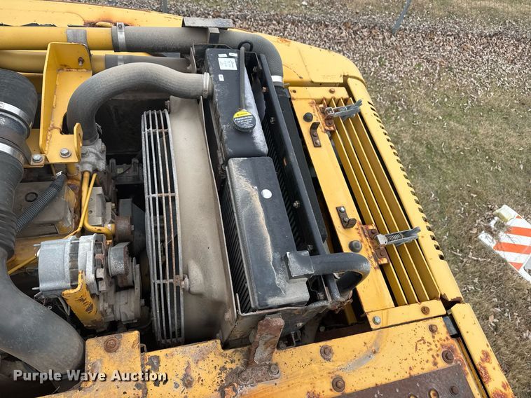 image for item EG7934 2005 John Deere 200C LC excavator