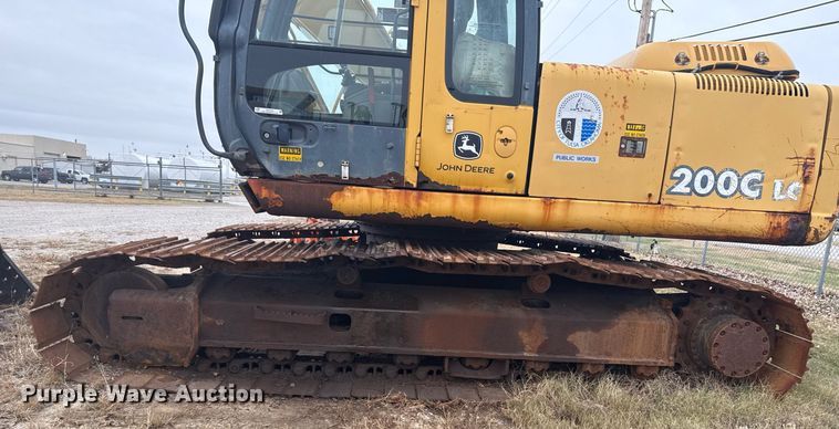 image for item EG7934 2005 John Deere 200C LC excavator