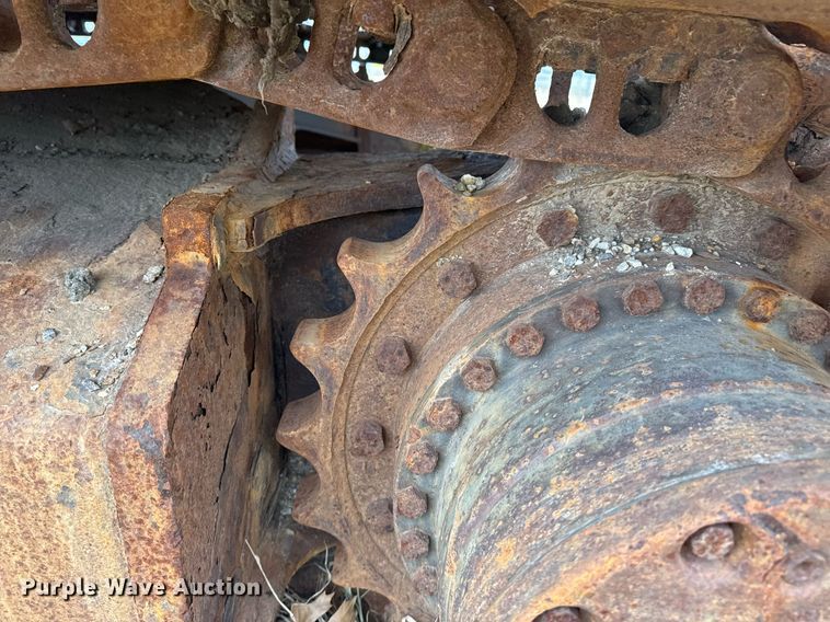 image for item EG7934 2005 John Deere 200C LC excavator