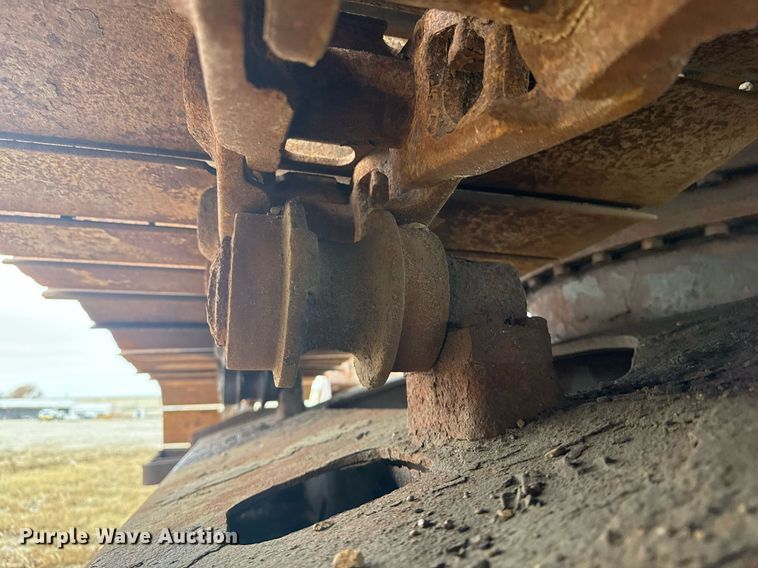 image for item EG7934 2005 John Deere 200C LC excavator