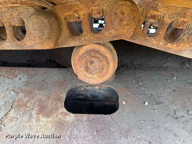 image for item EG7934 2005 John Deere 200C LC excavator