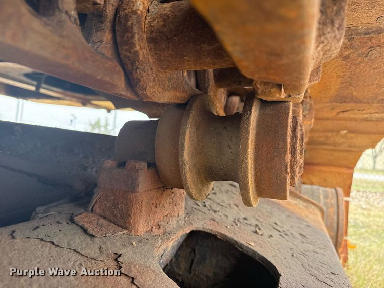 image for item EG7934 2005 John Deere 200C LC excavator