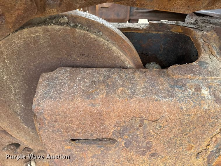 image for item EG7934 2005 John Deere 200C LC excavator