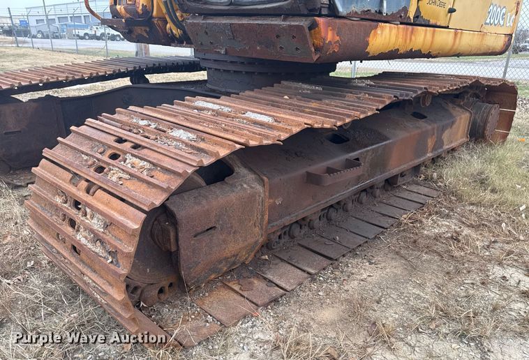 image for item EG7934 2005 John Deere 200C LC excavator