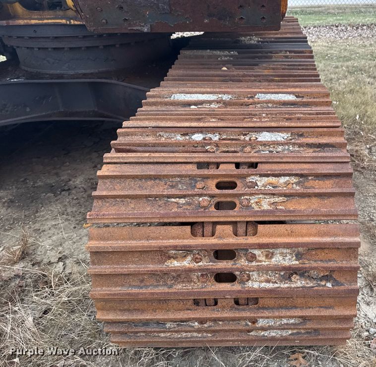 image for item EG7934 2005 John Deere 200C LC excavator