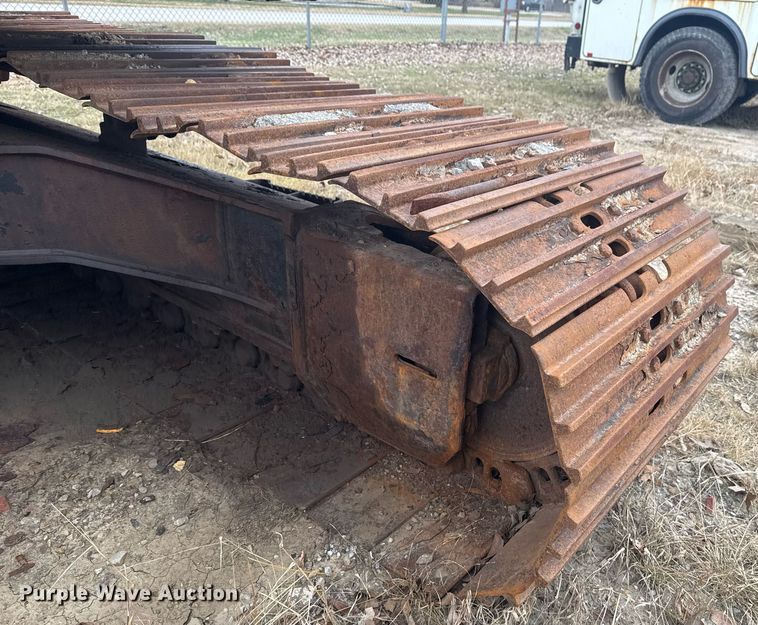 image for item EG7934 2005 John Deere 200C LC excavator