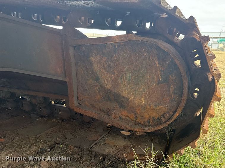 image for item EG7934 2005 John Deere 200C LC excavator