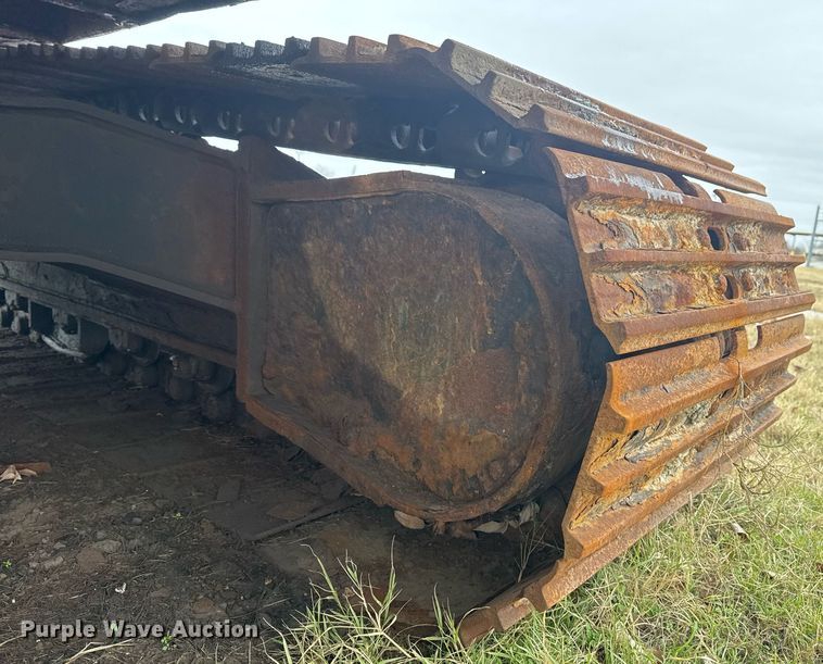 image for item EG7934 2005 John Deere 200C LC excavator