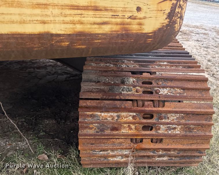 image for item EG7934 2005 John Deere 200C LC excavator