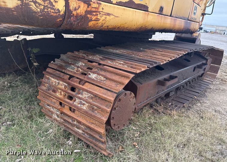 image for item EG7934 2005 John Deere 200C LC excavator