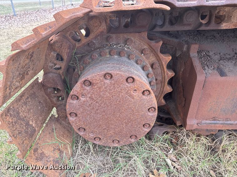 image for item EG7934 2005 John Deere 200C LC excavator