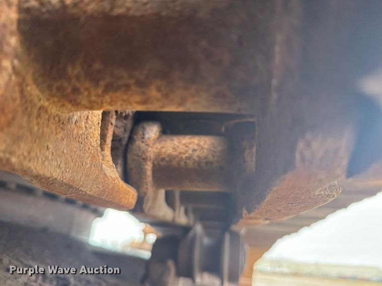 image for item EG7934 2005 John Deere 200C LC excavator