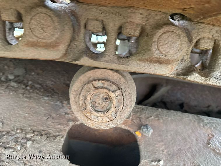 image for item EG7934 2005 John Deere 200C LC excavator