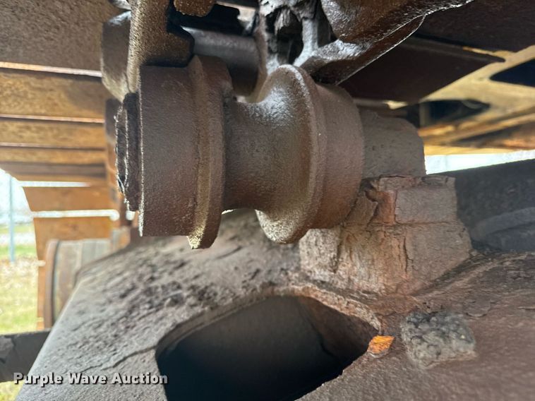 image for item EG7934 2005 John Deere 200C LC excavator