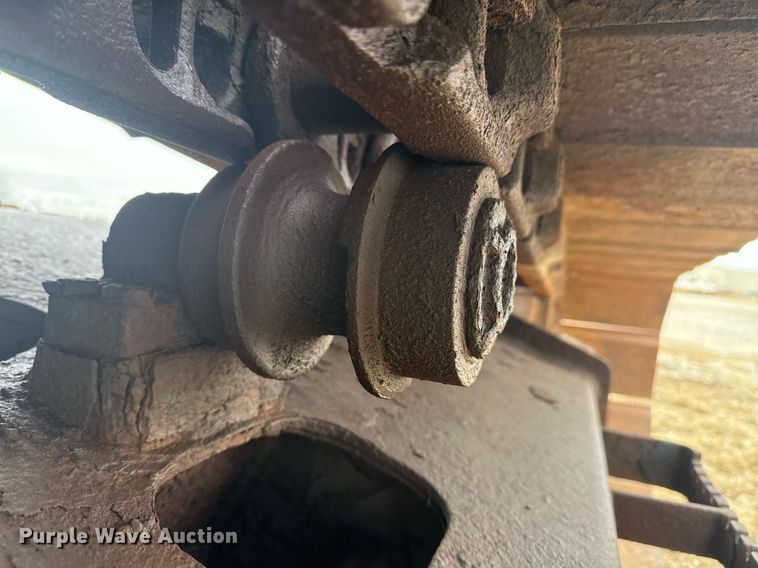 image for item EG7934 2005 John Deere 200C LC excavator