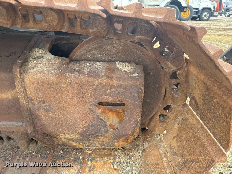 image for item EG7934 2005 John Deere 200C LC excavator