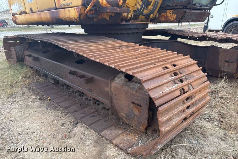 image for item EG7934 2005 John Deere 200C LC excavator