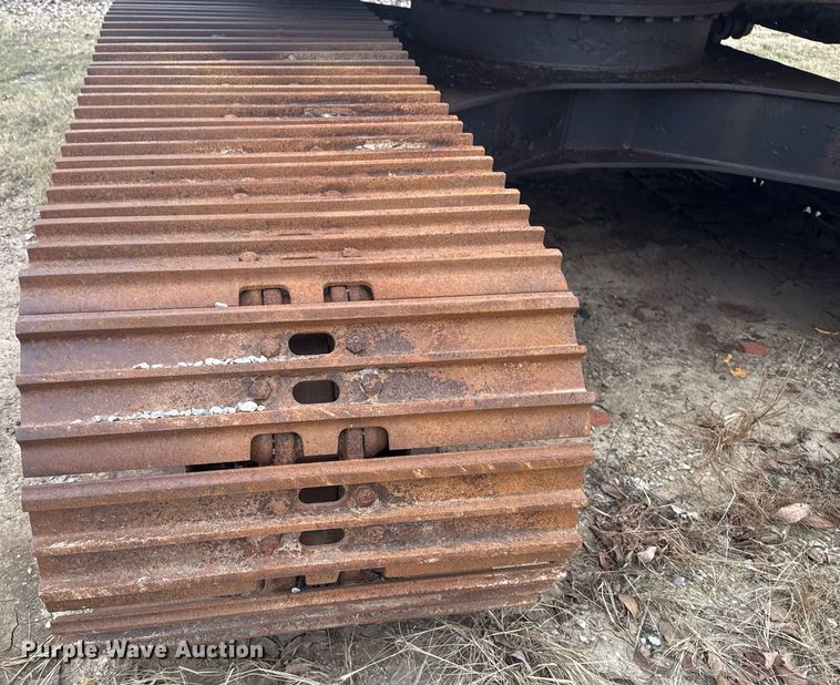 image for item EG7934 2005 John Deere 200C LC excavator