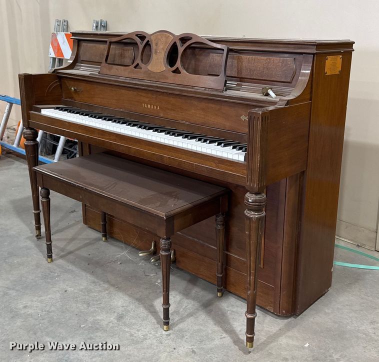 image for item EG7943 Yamaha piano