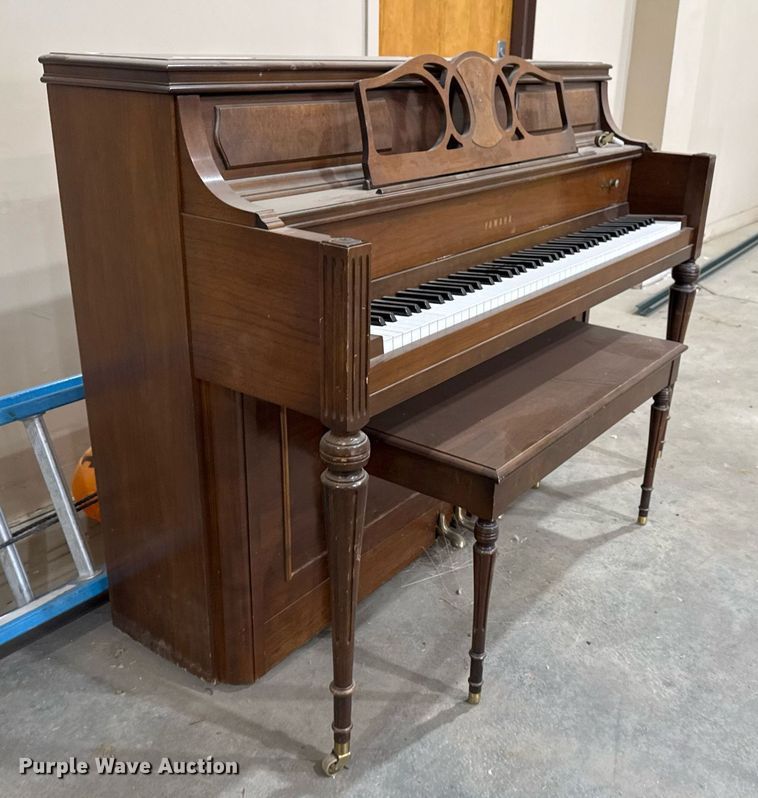 image for item EG7943 Yamaha piano