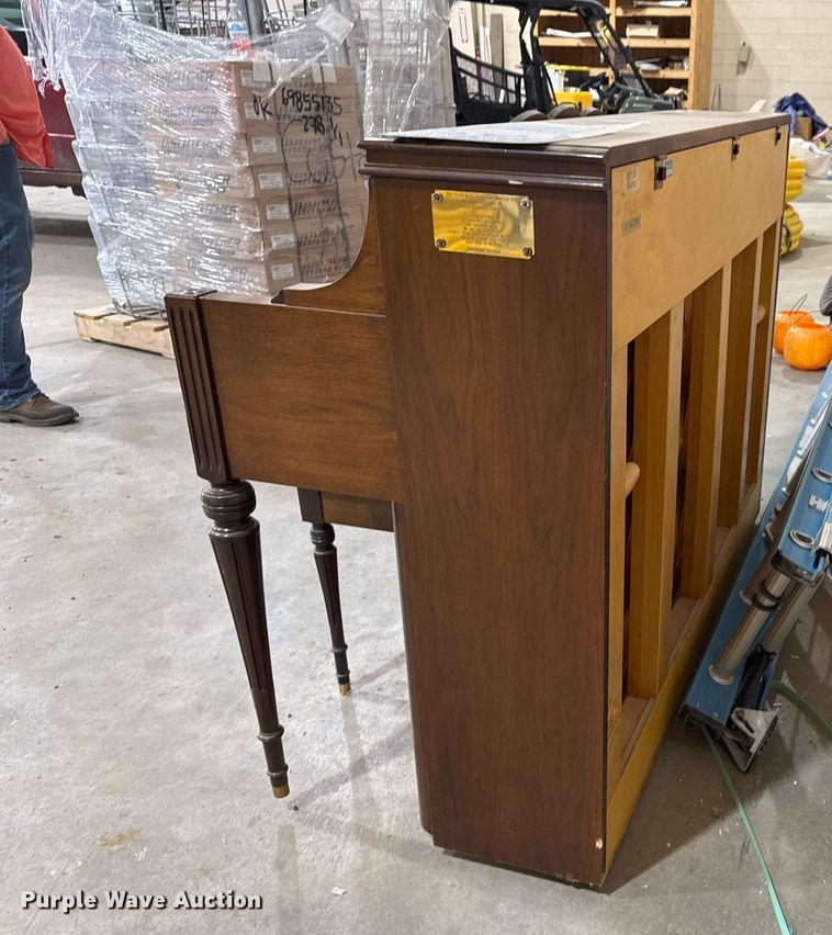 image for item EG7943 Yamaha piano