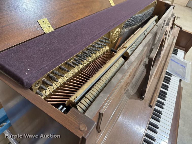 image for item EG7943 Yamaha piano