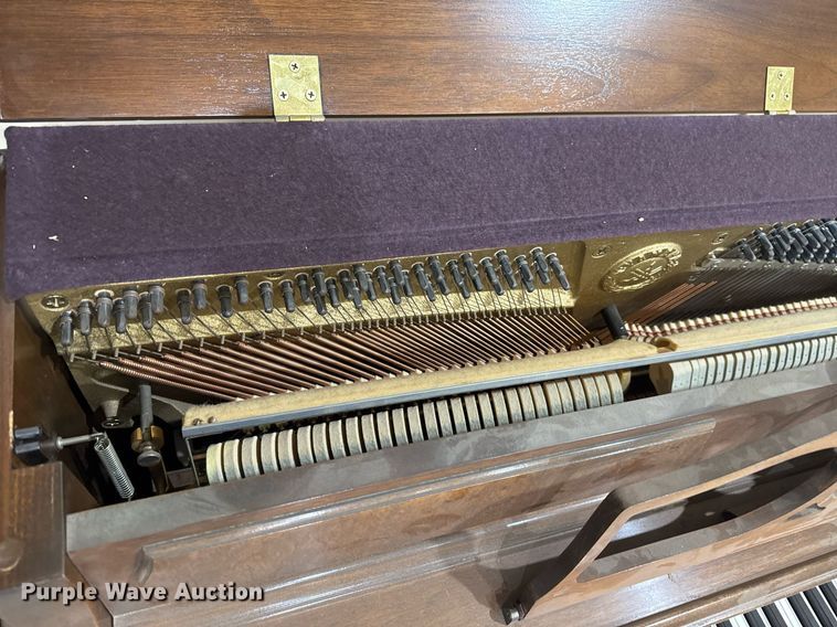 image for item EG7943 Yamaha piano