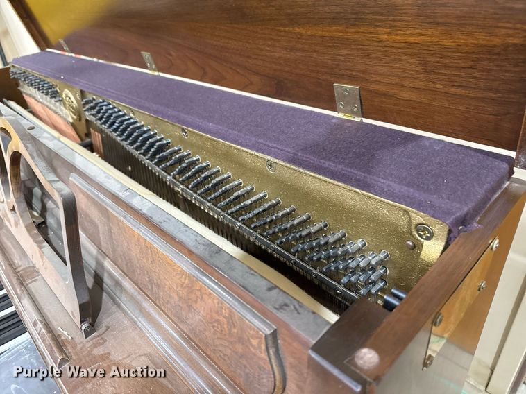 image for item EG7943 Yamaha piano