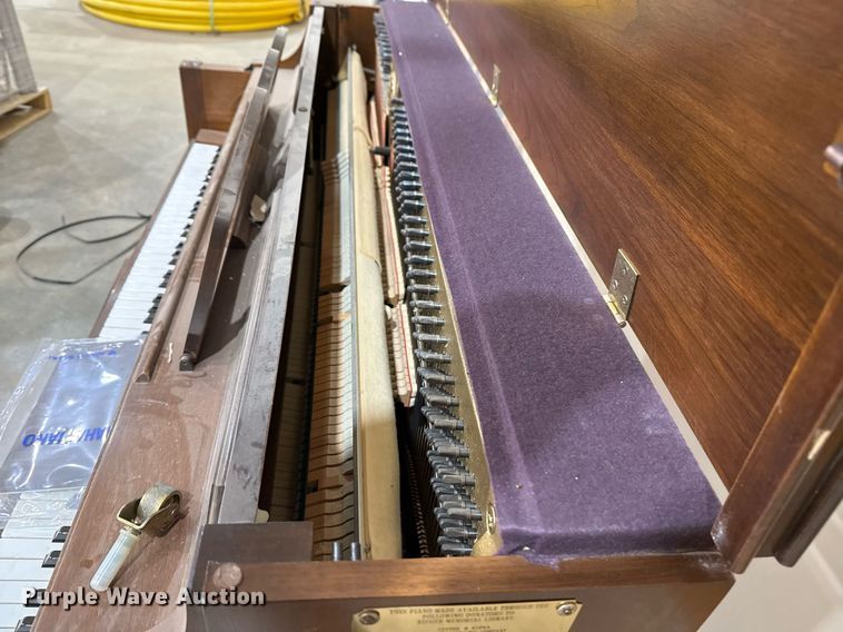 image for item EG7943 Yamaha piano