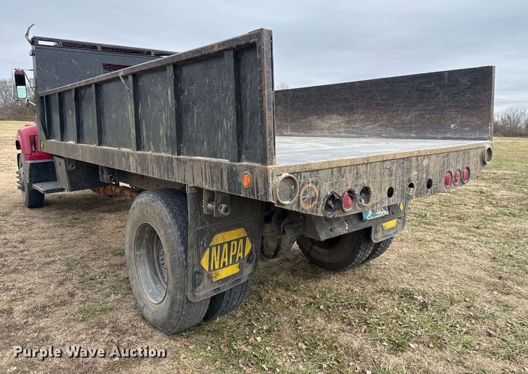 image for item EG7946 2000 Chevrolet C7 dump truck