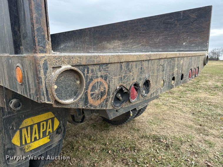 image for item EG7946 2000 Chevrolet C7 dump truck