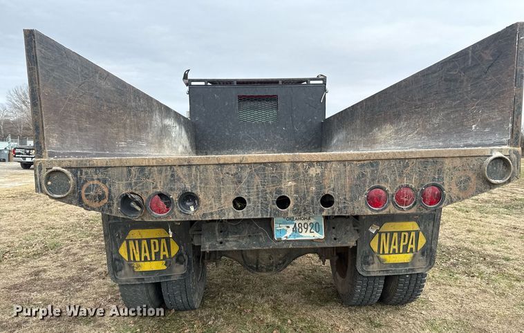 image for item EG7946 2000 Chevrolet C7 dump truck