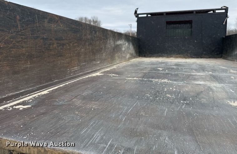 image for item EG7946 2000 Chevrolet C7 dump truck