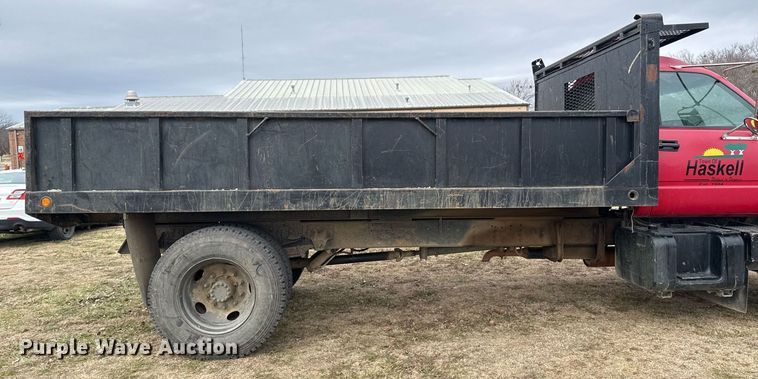 image for item EG7946 2000 Chevrolet C7 dump truck