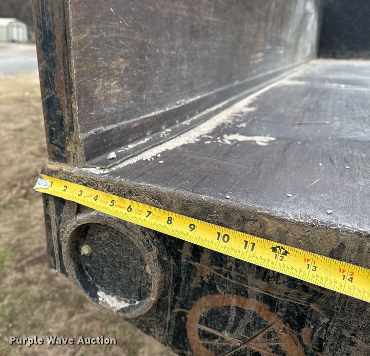 image for item EG7946 2000 Chevrolet C7 dump truck