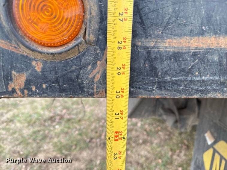 image for item EG7946 2000 Chevrolet C7 dump truck