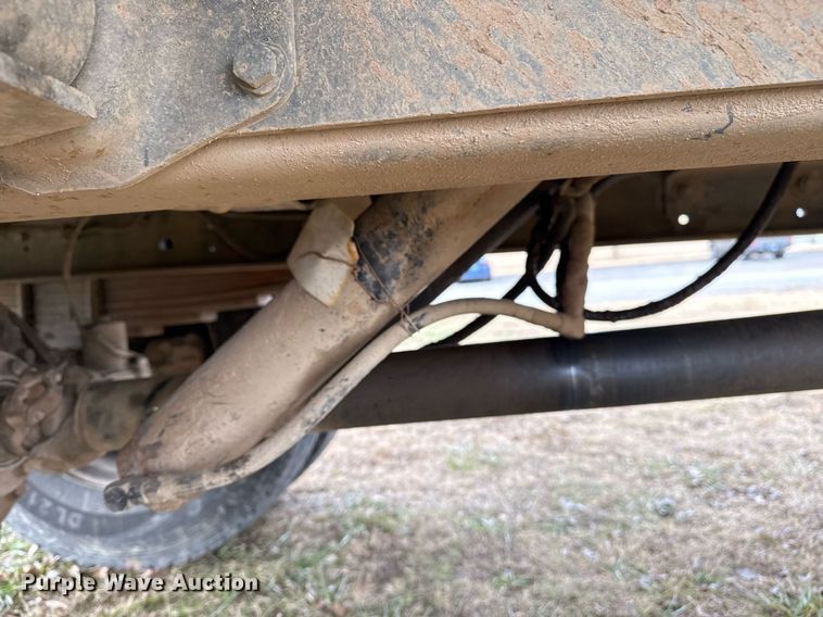 image for item EG7946 2000 Chevrolet C7 dump truck