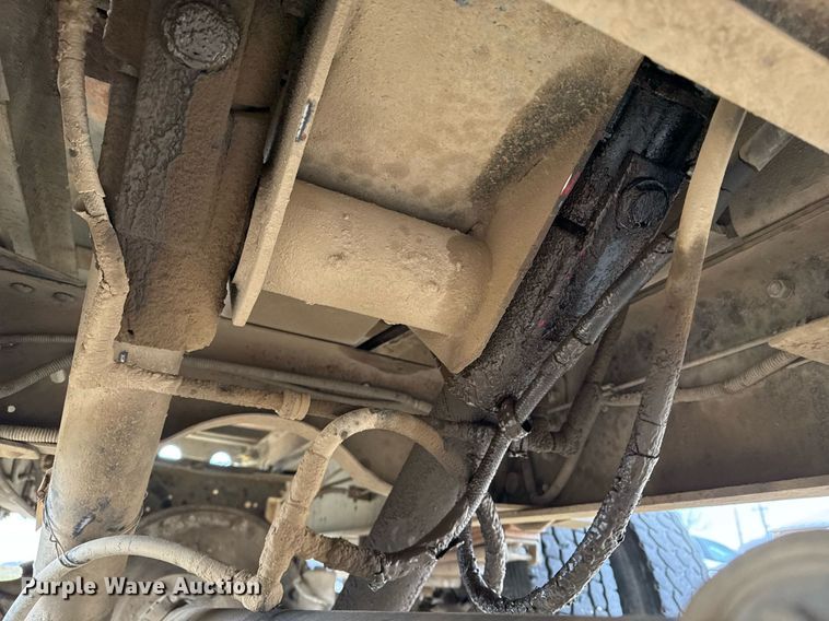 image for item EG7946 2000 Chevrolet C7 dump truck