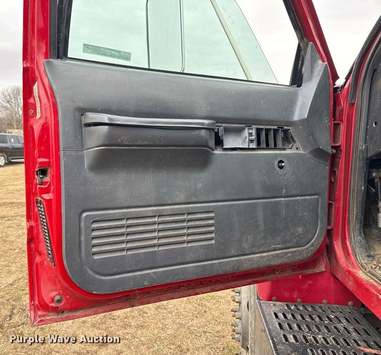 image for item EG7946 2000 Chevrolet C7 dump truck